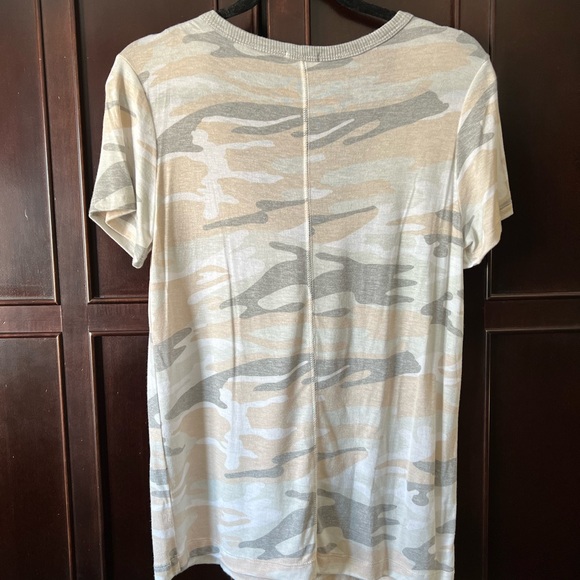 Maronie V-Neck Camo Tee - Color Tan, Cream & Gray Size Small - Picture 2 of 5